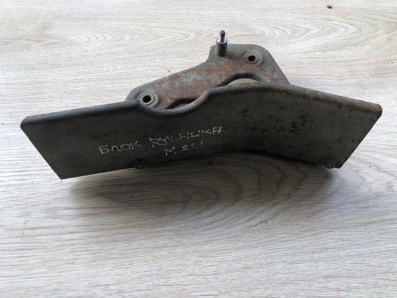 Защита блока ручника Mercedes w221, S-класс 2214310062 фото