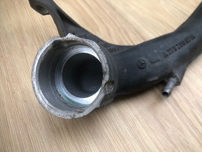 Патрубок системи охолодження нижній Mercedes w221, S-клас 2732000718 фото