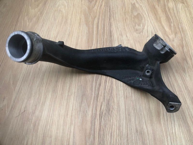 Патрубок системи охолодження нижній Mercedes w221, S-клас 2732000718 фото