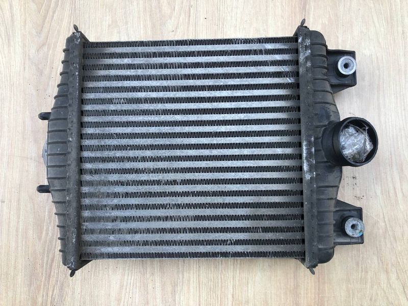 Інтеркулер 3.0 дизель LR036432, CPLA9L440AC Range Rover Vogue L405, б.в. LR036432, CPLA9L440AC фото