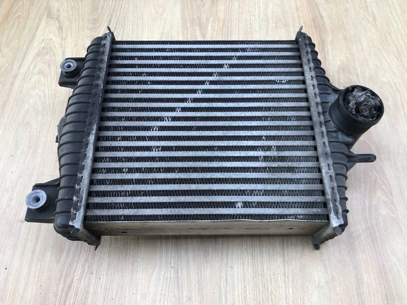 Інтеркулер 3.0 дизель LR036432, CPLA9L440AC Range Rover Vogue L405, б.в. LR036432, CPLA9L440AC фото