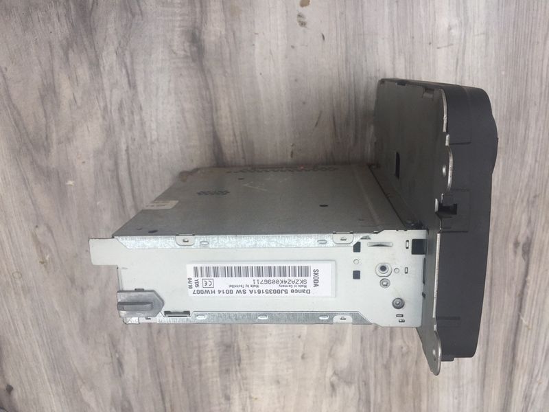 Магнитола Skoda Fabia, б.у. 5J003561A фото