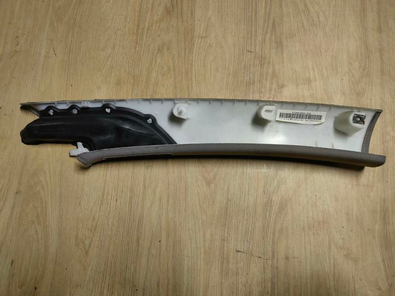Накладка передней стойки левая Volkswagen Passat B6, 2007 г., 3C0867233D, б.у. 3C0867233D фото