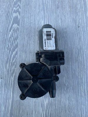 Моторчик склопідйомника задніх правих дверей Nissan Almera N16, 2005 р., седан, 400689, б.в. 400689 фото