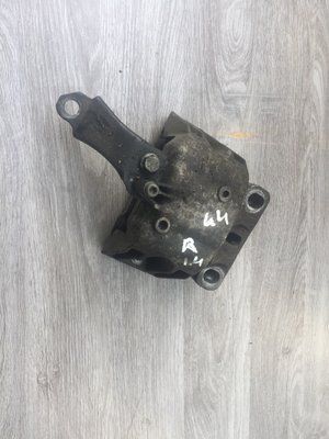 Подушка двигуна Volkswagen Golf 4, б.в. 56466633434 фото