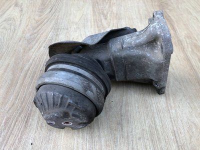 Подушка опора двигателя Mercedes W220 S-class, б.у 2202400717  2202400717 фото