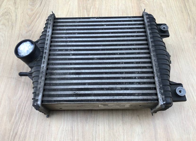 Радиатор интеркулера LR036432, CPLA9L440AC Range Rover Vogue L405, б.у. LR036432, CPLA9L440AC фото