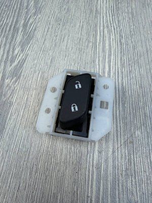 Кнопка блокировки дверей Chevrolet Equinox 2, 2010-2017 г., USA, 22903980, б.у. 22903980 фото