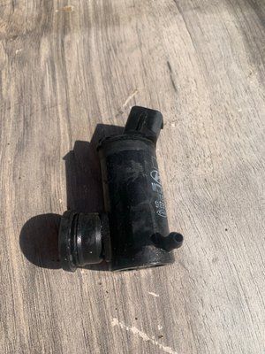 Насос-мотор омывателя переднего стекла Hyundai i30 2007-2012, б.у. 98510-2G000 98510-2G000 фото