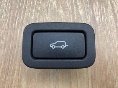 Кнопка відкриття багажника LR040338, CPLA10E998AA, 31412055AA02 Range Rover Vogue L405, б.в. LR040338, CPLA10E998AA, 31412055AA02 фото