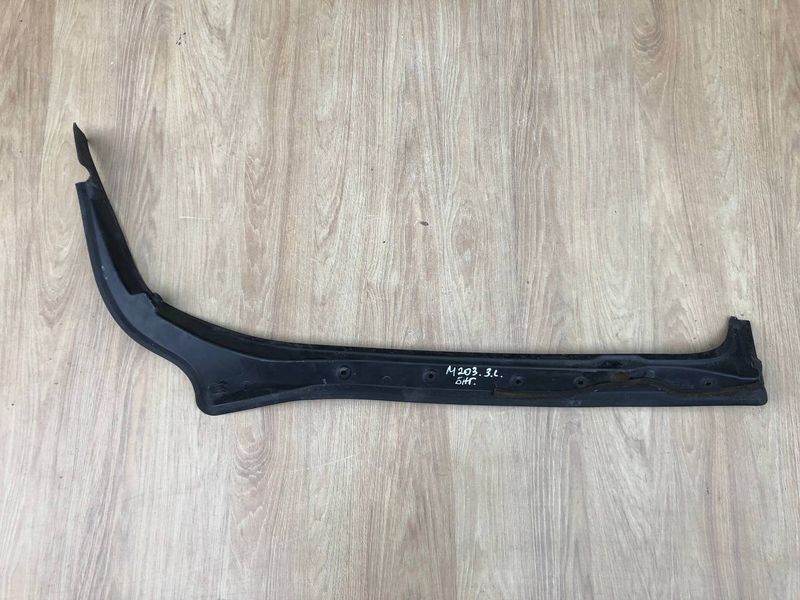 Накладка багажника левая Mercedes C-class w203, б.у 2036931533  2036931533 фото
