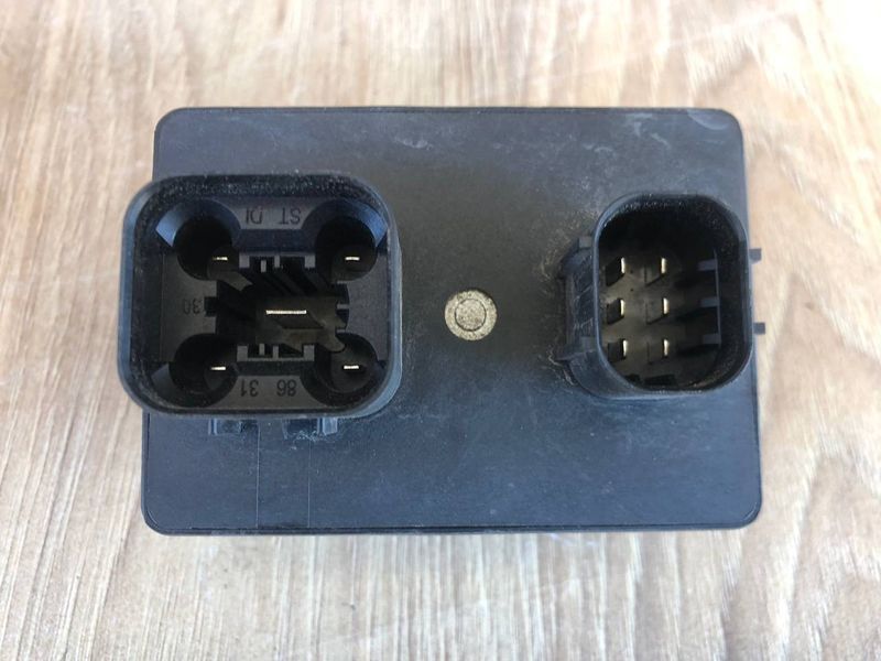 Реле розжарювання свічок LR014309, LR082464, 9X2Q12B533BB Range Rover Vogue L405, б.в. LR014309, LR082464, 9X2Q12B533BB фото