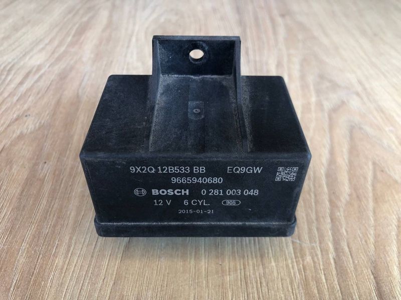 Реле розжарювання свічок LR014309, LR082464, 9X2Q12B533BB Range Rover Vogue L405, б.в. LR014309, LR082464, 9X2Q12B533BB фото