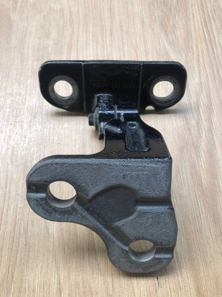 Петля двери правая нижняя LR073595, CPLA228A64AD Range Rover Vogue L405, б.у. LR073595, CPLA228A64AD фото