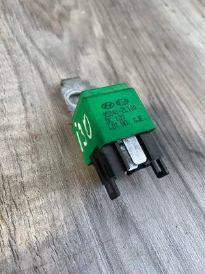 Реле блоку стоп-сигналу Hyundai i30 2007-2012, б.в. 95240-2L100 95240-2L100 фото