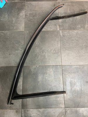Ущільнювач скла передніх правих дверей із хромом Volkswagen Passat B6, 2005-2011 р., 3C4837432, б.в. 3C4837432 фото