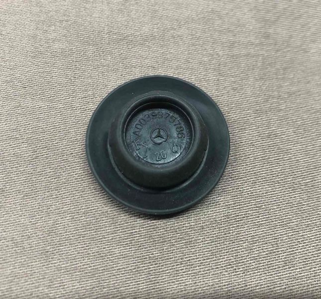 Заглушка кузова Mercedes w221, S-клас, б.у 0039975786 фото