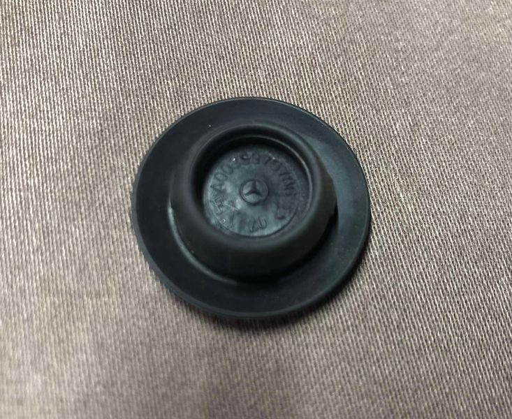 Заглушка кузова Mercedes w221, S-клас, б.у 0039975786 фото