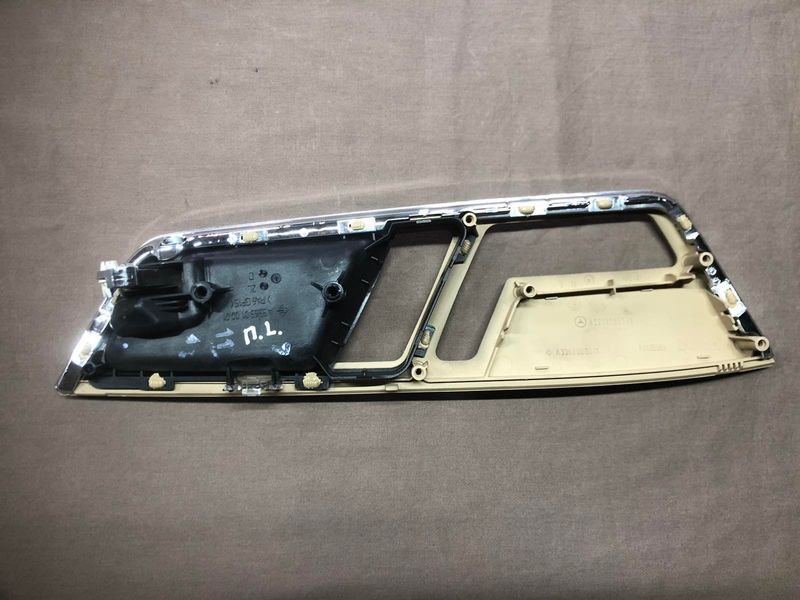 Ручка двери передняя левая внутренняя бежевая Mercedes w221, S-класс 2217205548 фото