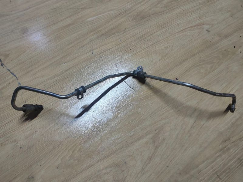 Трубка подачі масла до турбіни Volkswagen Passat B6, 2.0 TDI, 2009 р., 038145771AG, б.в. 038145771AG фото