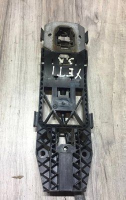 Кронштейн ручки задніх правих дверей 5L0839885А Skoda Yeti, б.в. 5L0839885А фото