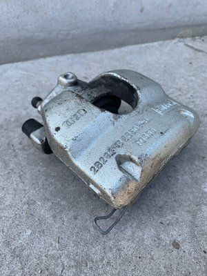 Супорт передній правий Ford Escape MK4, 2020-2025 р., USA, 2B294-B2B302-B, б.в. 2B294-B2B302-B фото