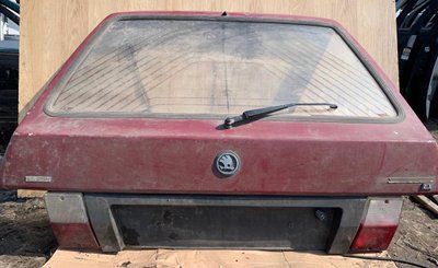 Крышка багажника Skoda Forman, б.у. 4556667888 фото