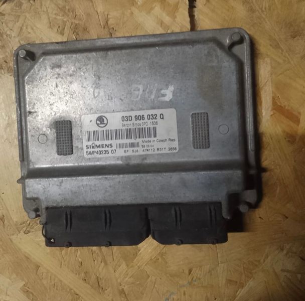 Блок керуванням двигуна Vag 03D906032O, б.в. 03D906032O фото