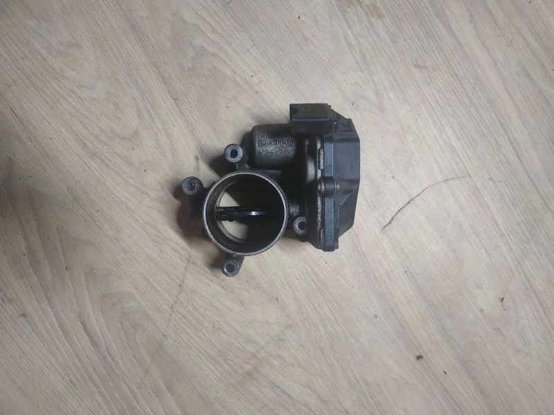 Дросільна заслонка Volkswagen Passat B6, 2.0 TDI, 2009 р., 03L128063E, б.в. 03L128063E фото