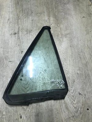 Форточка задніх правих дверей Mazda 323 хетчбек, б.в. 5y657657  фото