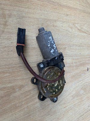 Мотор склопідйомника задніх правих дверей Nissan Almera Classic B10RX 2006-2012р, б.в. 8275295F0B 8275295F0B фото