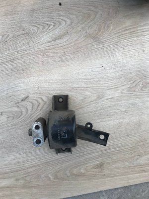 Подушка двигуна ліва Chevrolet Aveo T250 1.5 бензин, 2005-2011 р, б. в .96535495 96535495 фото