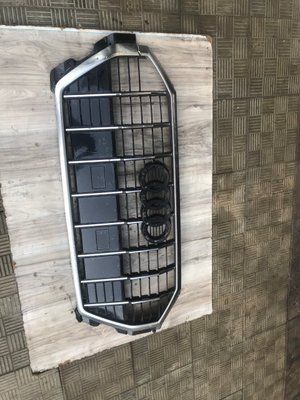 Решітка радіатора Audi Q3 2.0 бензин TFSI 2020 р, б.в. 83A 853 651 F 83A 853 651 F фото