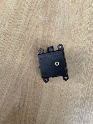 Сервопривід, моторчик заслінки пічки Nissan Almera Classic B10RS 2006-2012 р., 3C27030850, б.в. 3C27030850 фото