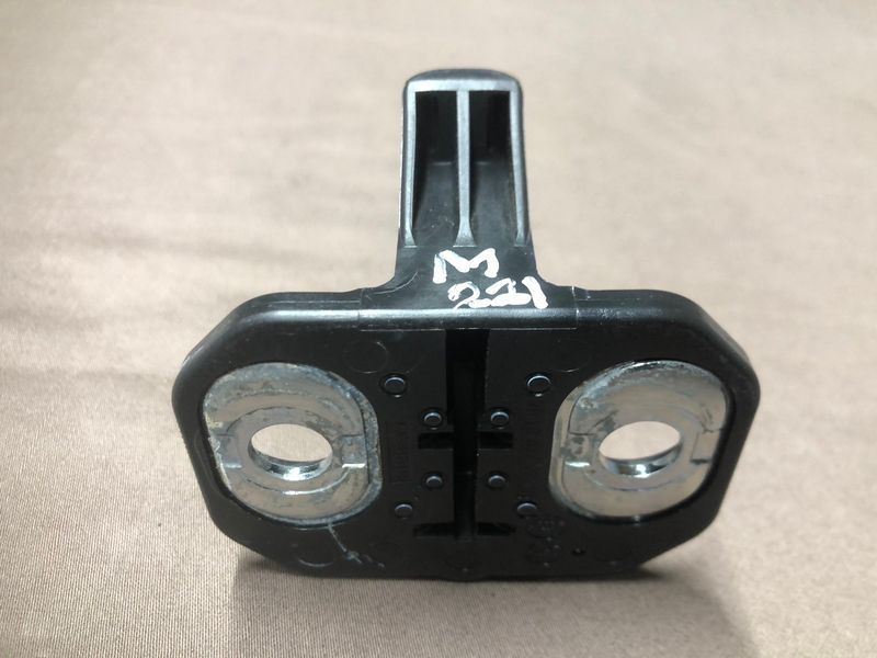 Засувка дверей Mercedes w221, S-клас 2217200104 фото