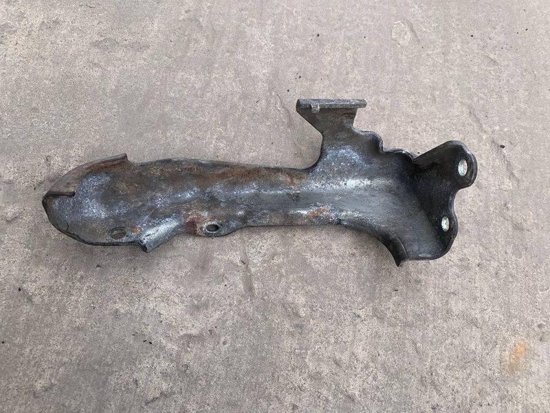 Защита форсунок левая Subaru Impreza 3, 2.0 бензин, 2007-2011 г., б.у. 5675676 фото