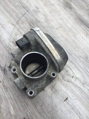 Дроссельная заслонка 036133062N Skoda Fabia, б.у. 036133062N фото