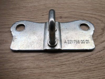 Петля замка багажника Mercedes w221, S-клас 221 758 00 01 фото