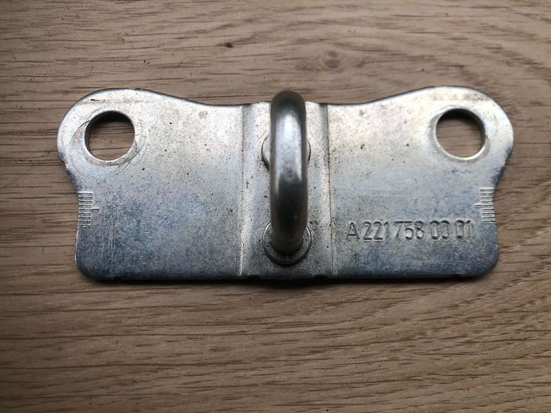 Петля замка багажника Mercedes w221, S-клас 221 758 00 01 фото