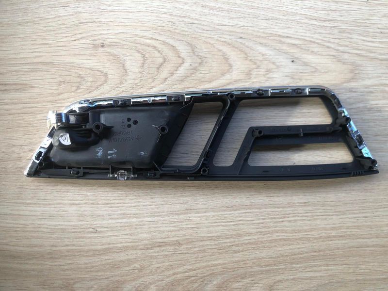 Ручка внутренняя дверь передняя левая Mercedes W221, S-класс. 2217205748 фото