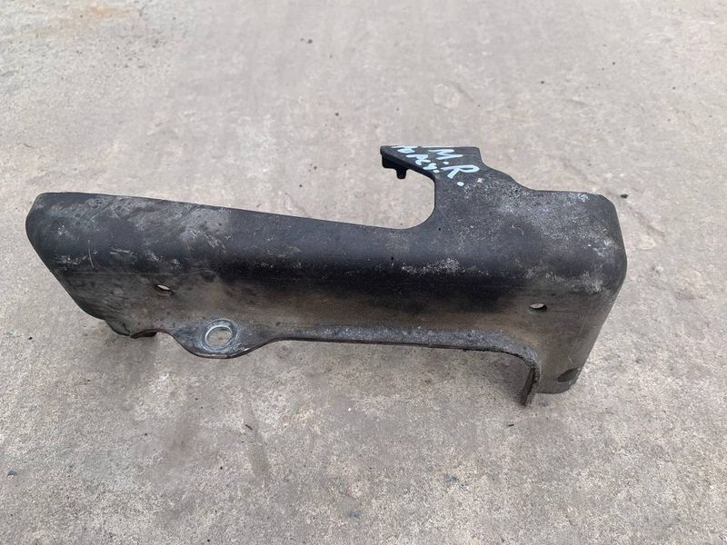 Защита форсунок правая Subaru Impreza 3, 2.0 бензин, 2007-2011 г., б.у. 789879 фото