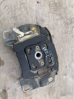 Подушка двигуна Ford Focus 2 1.6 бензин, 2008-2010 р., V617M121, б.в. V617M121 фото