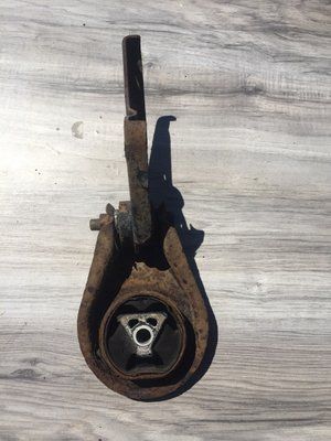 Подушка центральная 2.0 бензин  Mazda 3 BK, б.у. -9887 фото