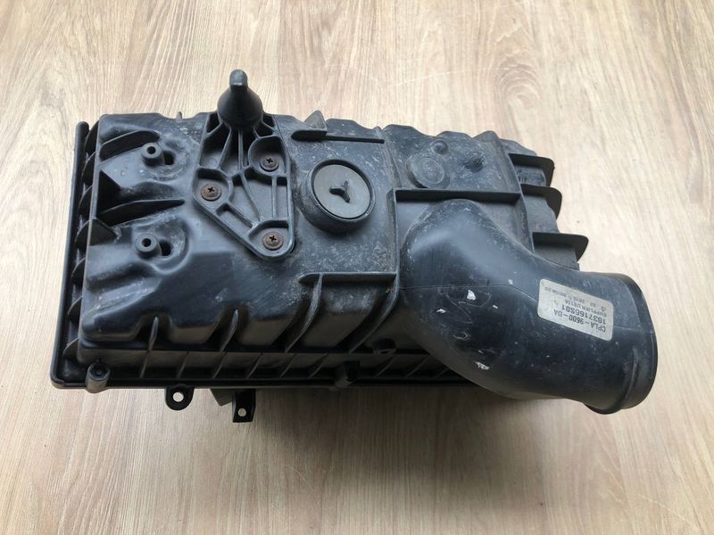 Корпус повітряного фільтра правий LR036428, LR095789, CPLA9600DA Range Rover Vogue L405, б.в. LR036428, LR095789, CPLA9600DA фото