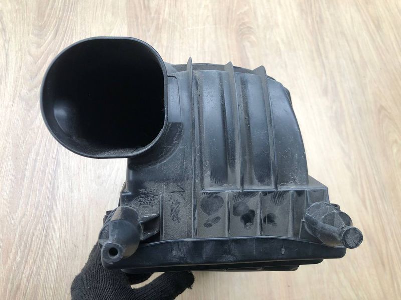 Корпус повітряного фільтра правий LR036428, LR095789, CPLA9600DA Range Rover Vogue L405, б.в. LR036428, LR095789, CPLA9600DA фото