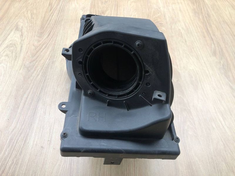 Корпус повітряного фільтра правий LR036428, LR095789, CPLA9600DA Range Rover Vogue L405, б.в. LR036428, LR095789, CPLA9600DA фото