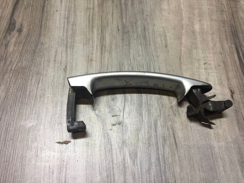 Ручка відкриття передніх лівих дверей зовнішня 5N0837205М Skoda Yeti, б.в. 5N0837205М фото