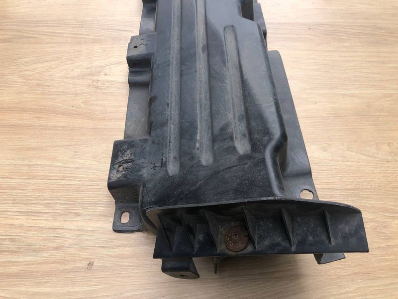 Захист днища кузова ліворуч LR048799 Range Rover Vogue L405, б.в. LR048799 фото