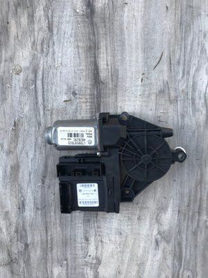 Моторчик стеклоподьемника 1K0 959 792 L, передний правый Skoda Octavia A5 1.6 бензин лифтбек 2005г, б.у. 1K0 959 792 L фото