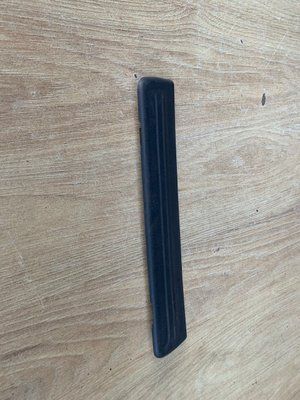 Накладка на порог задний левый Nissan Almera Classic B10RS 2006-2012 г, б.у. 8323031000 8323031000 фото